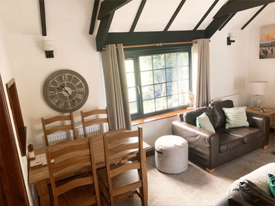  Ladydown  Cottage Dining Area